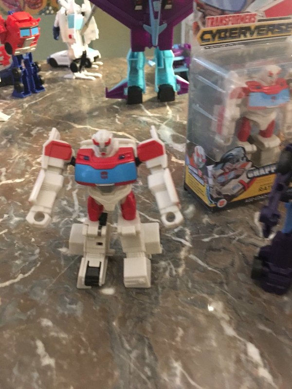 NYCC 2018   Photos From Hasbro Display Show Off New Cyberverse Bumblebee Movie Toys Siege Decepticon Art More  (8 of 19)